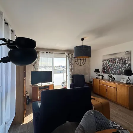 Apartment With Balcony In